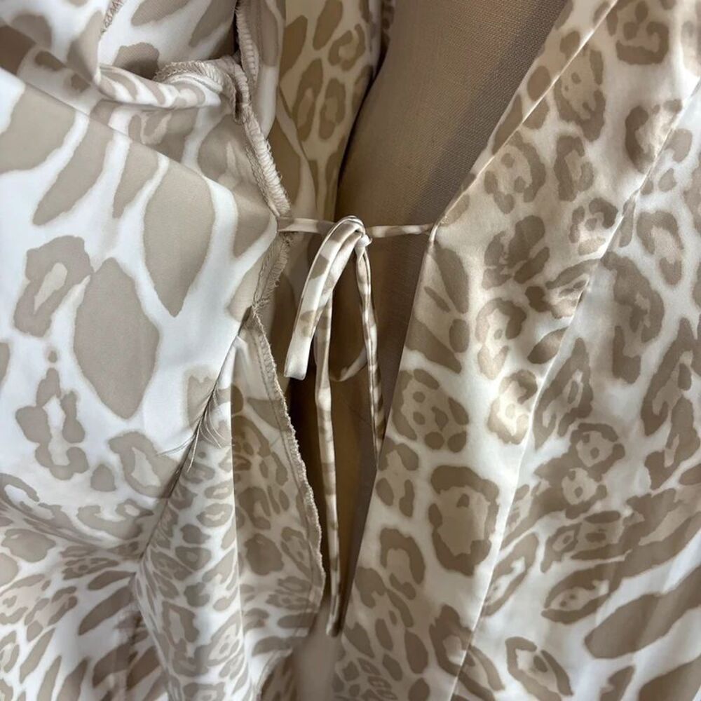 Natori Luxe Leopard Robe Kimono Size Large Tan Beige White Satin Animal Print - Picture 7 of 7